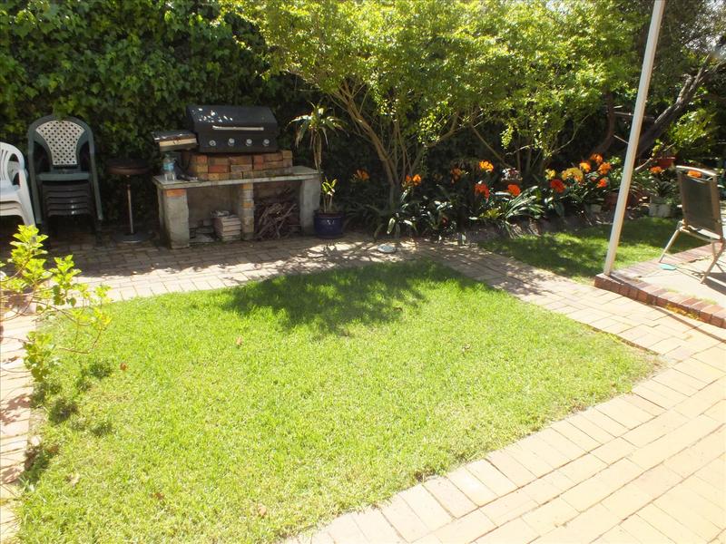 To Let 1 Bedroom Property for Rent in La Rochelle Western Cape